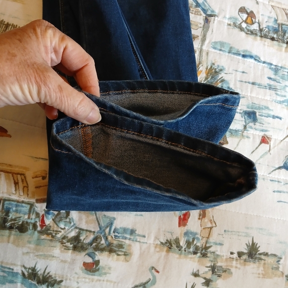 EddieBauer Slightly Curvy High Rise Slim Straight 12 - Picture 12 of 14